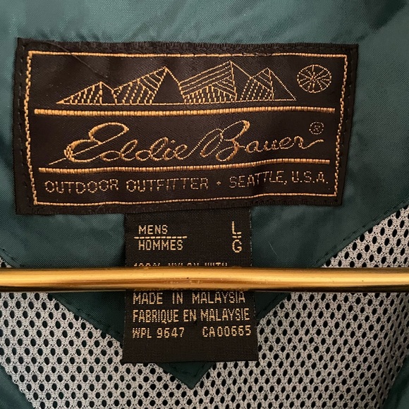 Vintage Eddie Bauer Vented Windbreaker. Green. Packable Hood. Size large - Picture 3 of 11